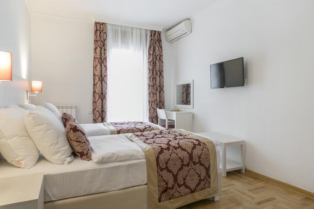 Apartment 4 *