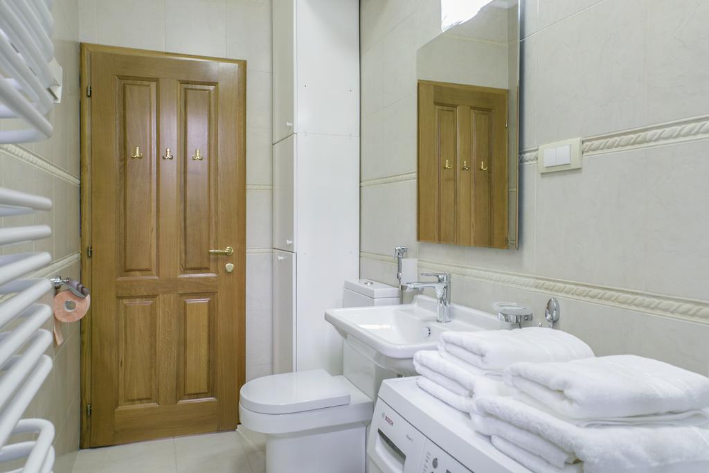 4 Apartment *