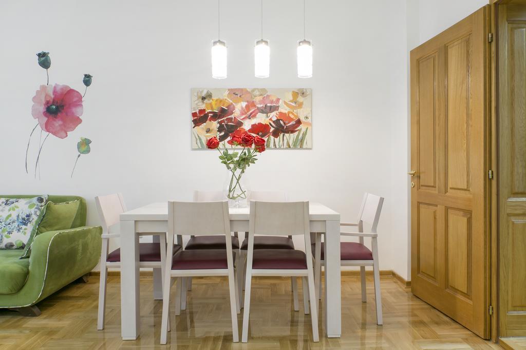 4 Apartment *